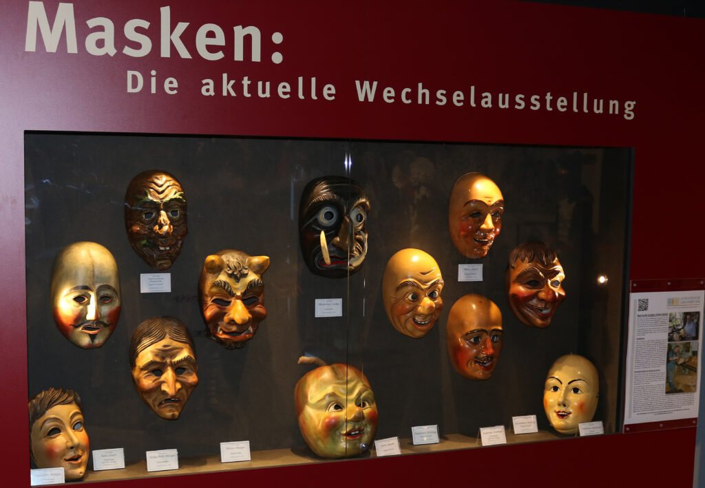 Sonderausstellung Maskenschnitzer Schäle Narrenschopf