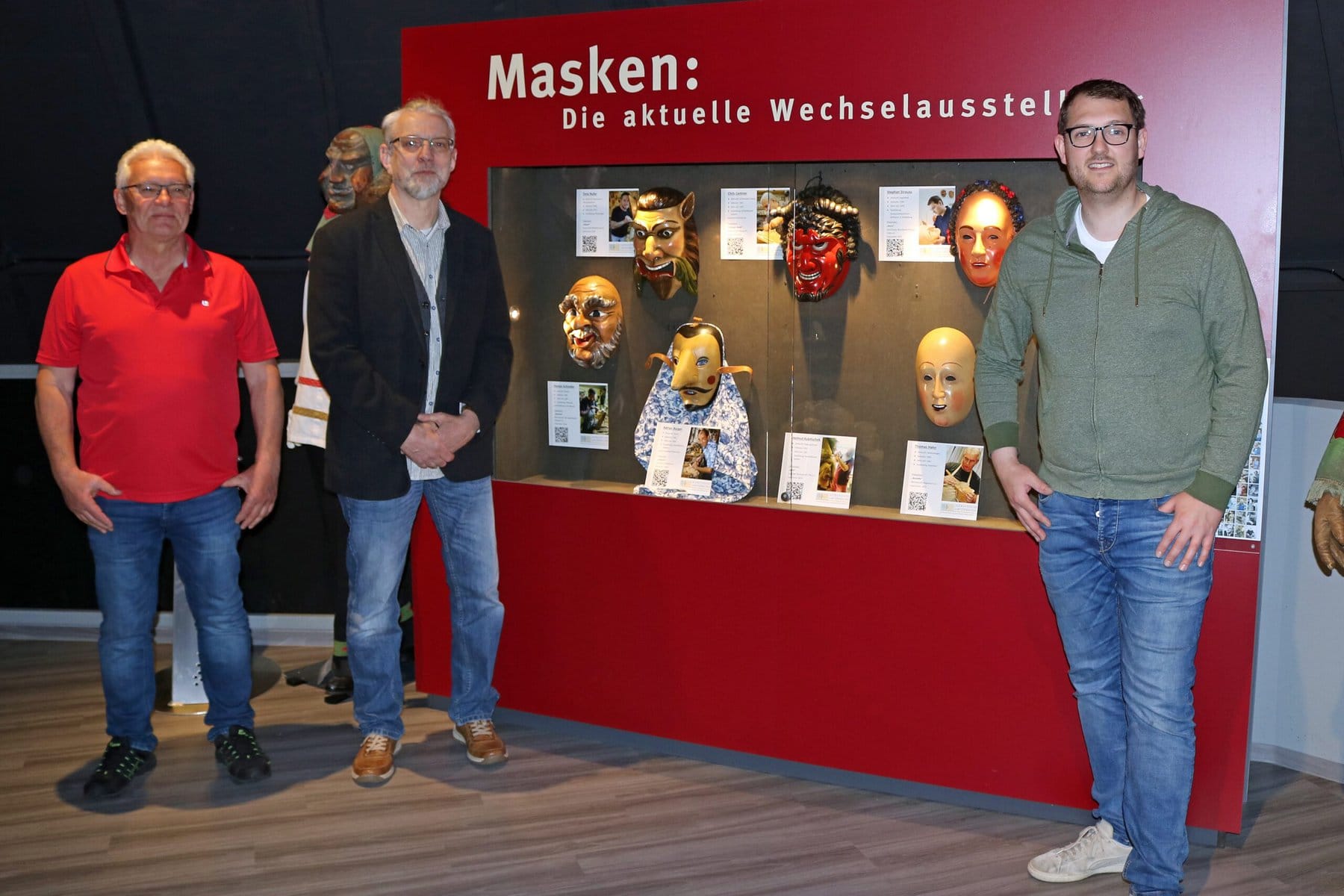 Narrenschopf Ausstellung Vitrine Maskenschnitzer