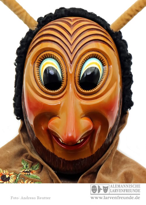 Hummel Weilen unter den Rinnen Hahn Holzmaske